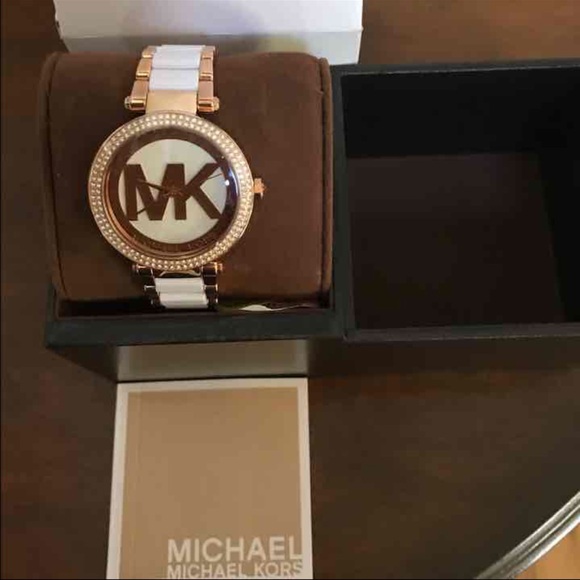 COPY - ๐บ๐NWT Authentic Michael Kors White Rose Gold๐บ๐ - Picture 3 of 4